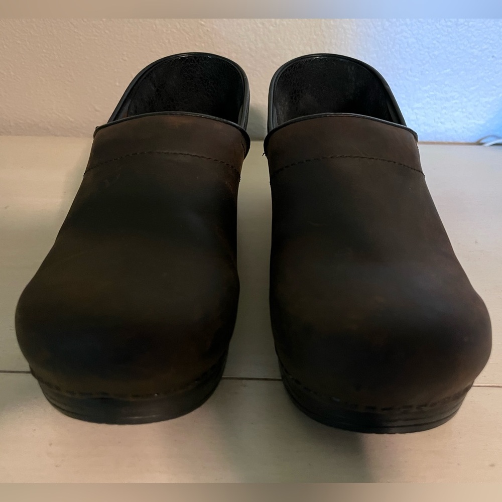 Dansko Women’s Brown Leather Clogs - Picture 3 of 5
